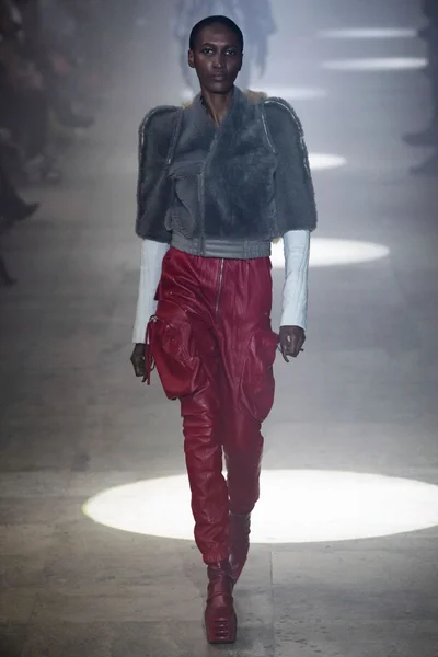 Look 15